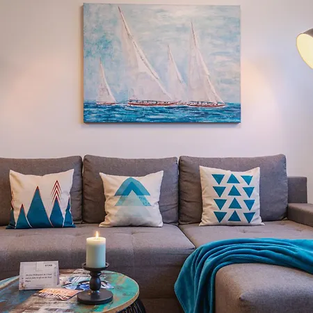 App 7u Erholsamen Sundowner Apartament *