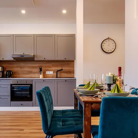 App 7u Erholsamen Sundowner Apartament